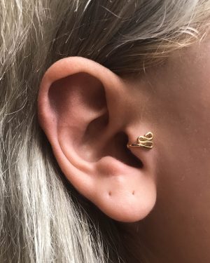 tragus piercing