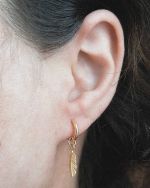 Sade mini charm feather